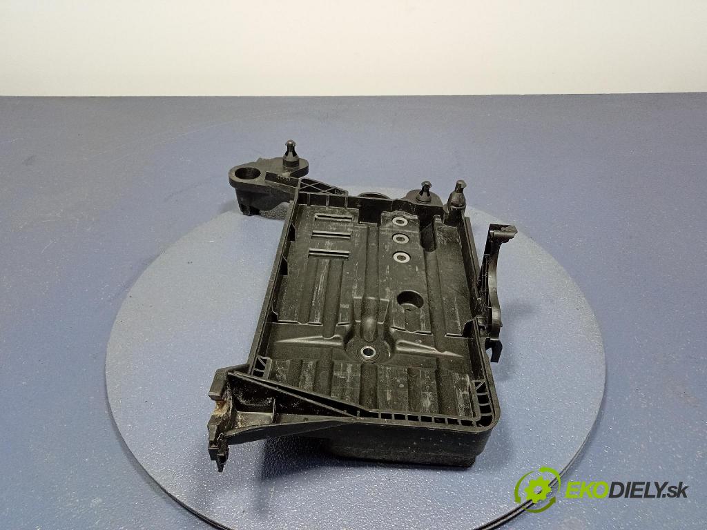 Skoda Superb 2016 Základ: Akumulatora: 5Q0915321J