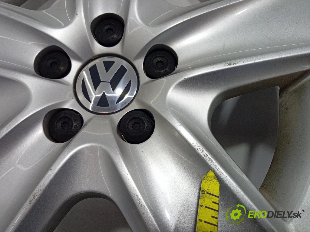 Vw Golf 2010 puklica kola: 5K0601147G