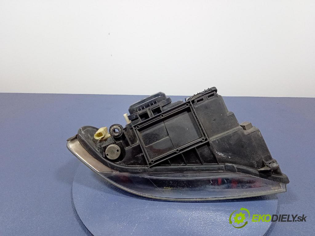 Audi A4 2000 světlo Levý: 8D0941029AK