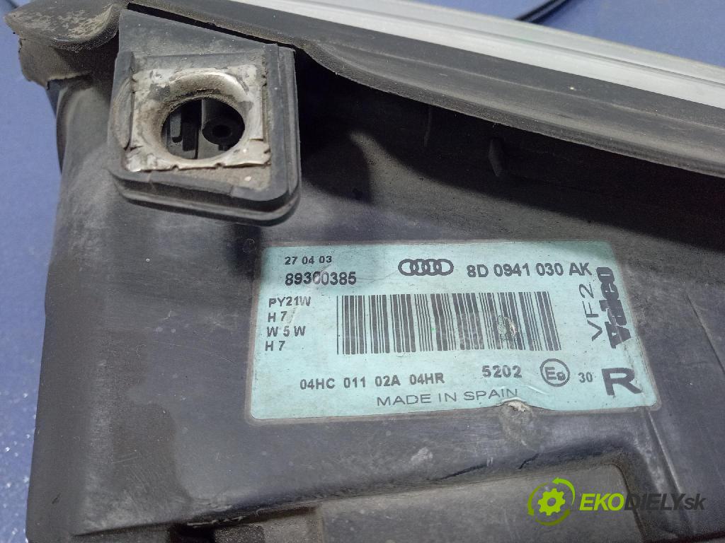 Audi A4 2000 světlo v pravo: 8D0941030AK