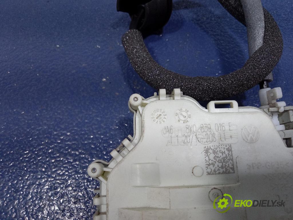 Audi A4 0 zámek dveře Zad: v pravo: 8X0839016E