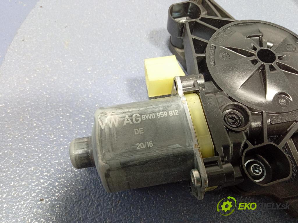 Audi A4 0 mechanismus stahování Sklenka: Zad: v pravo: 8W0839462