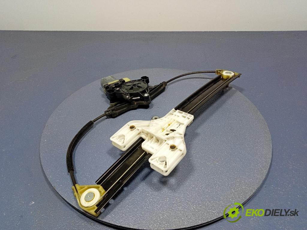 Audi A4 0 mechanismus stahování Sklenka: Zad: v pravo: 8W0839462