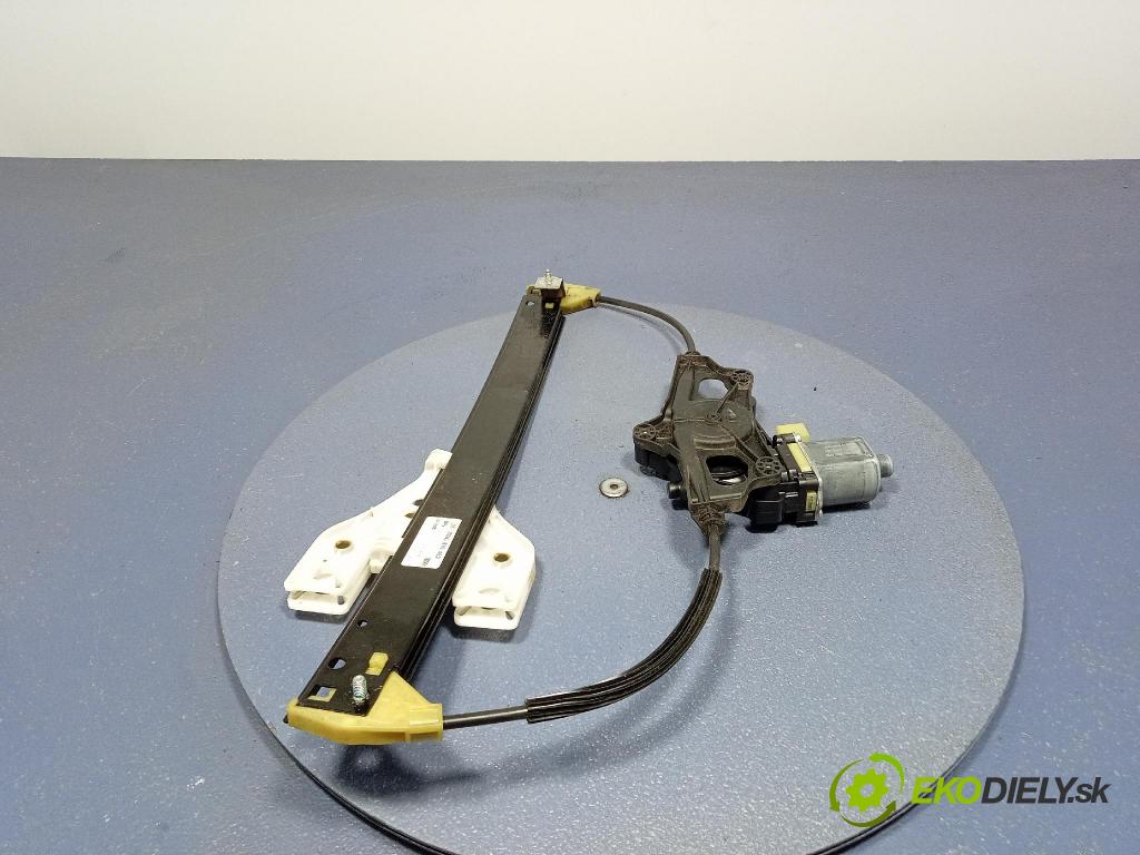 Audi A4 0 mechanismus stahování Sklenka: Zad: v pravo: 8W0839462