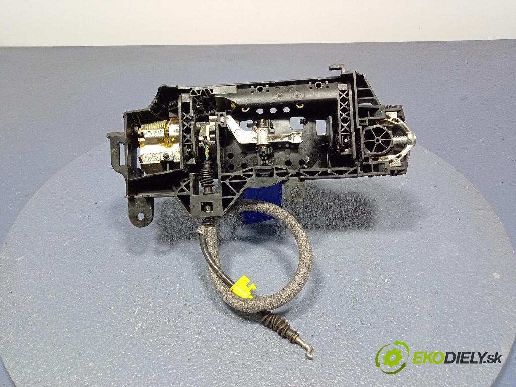 Audi A4 0 klika Zad: Práva: 8W0837812A