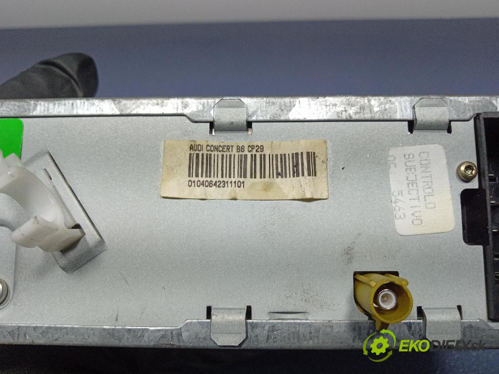 Audi A4 2003 Radio I Navigácia: 8E0035186J