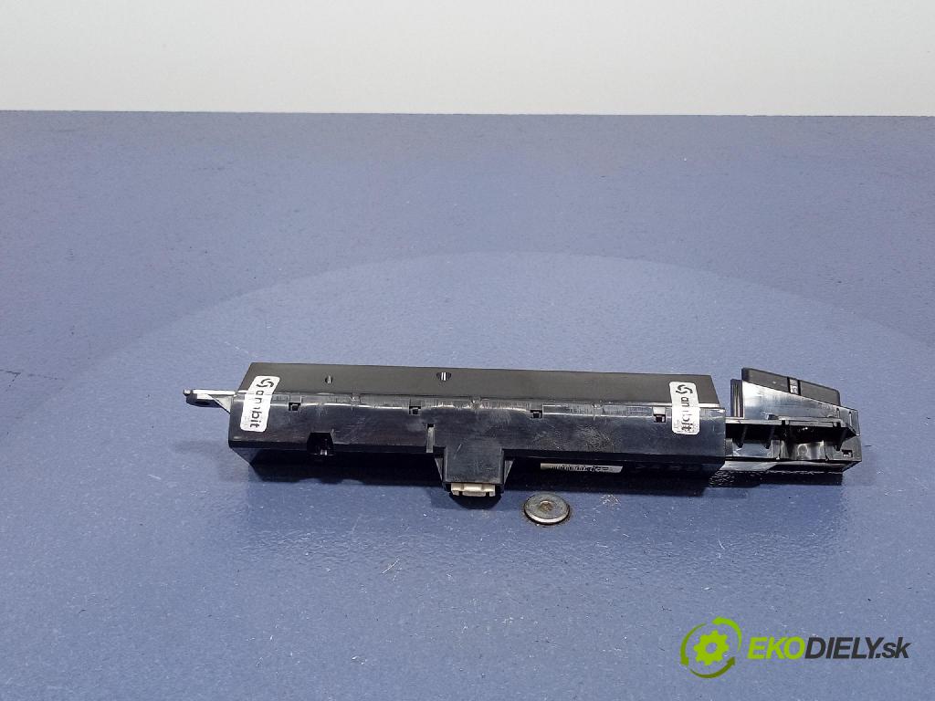 Mazda 5 2007 displej Radio / GPS CC33B