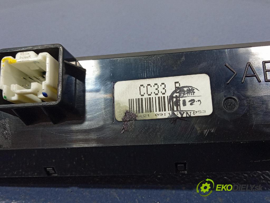 Mazda 5 2007 displej Radio / GPS CC33B