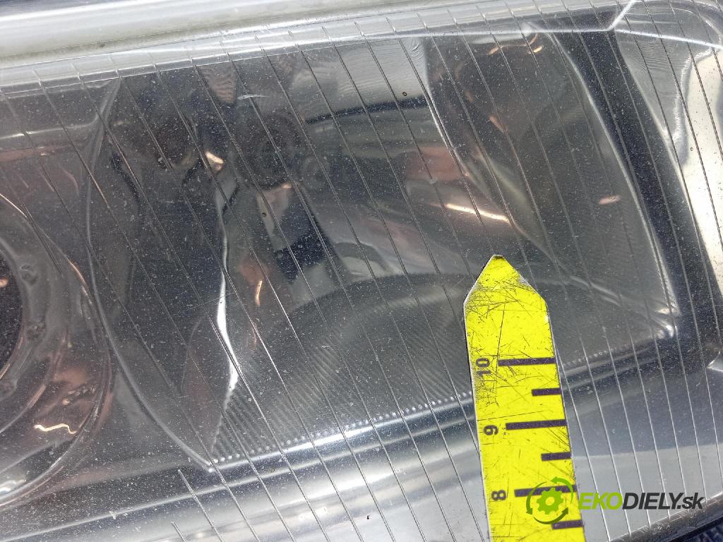Audi A4 2000 světlo v pravo: 8D0941004AK