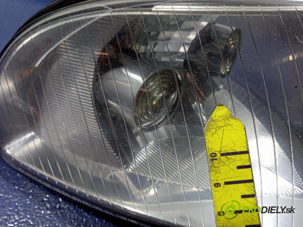 Audi A4 2000 světlo v pravo: 8D0941004AK