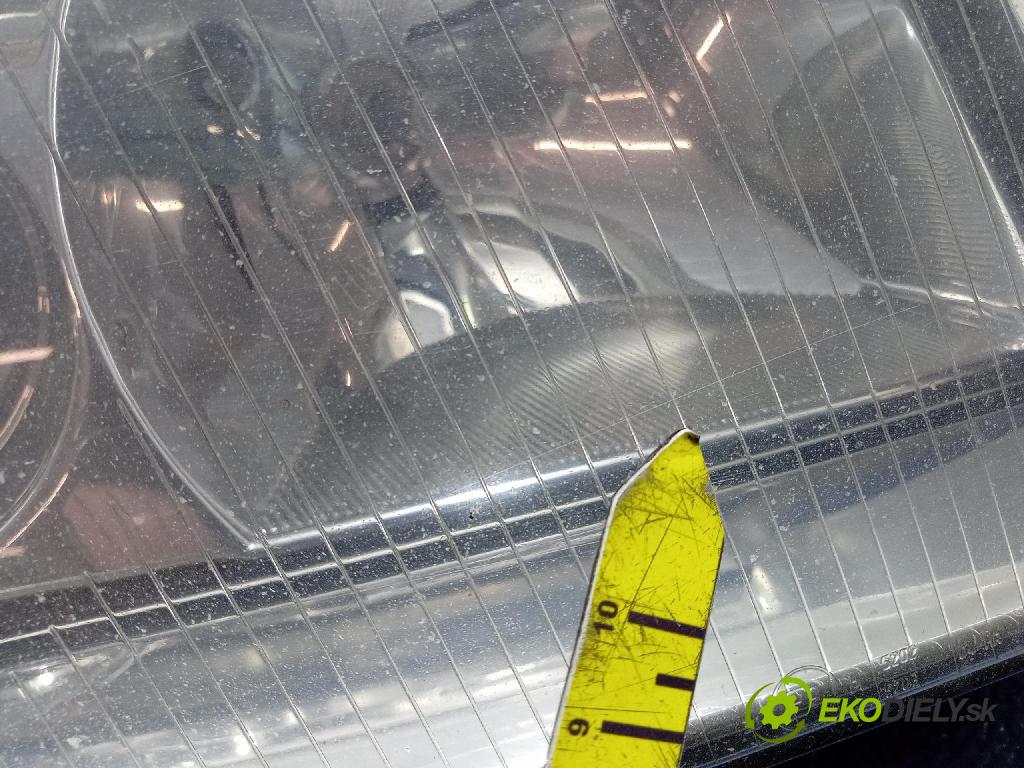 Audi A4 2000 světlo v pravo: 8D0941004AK