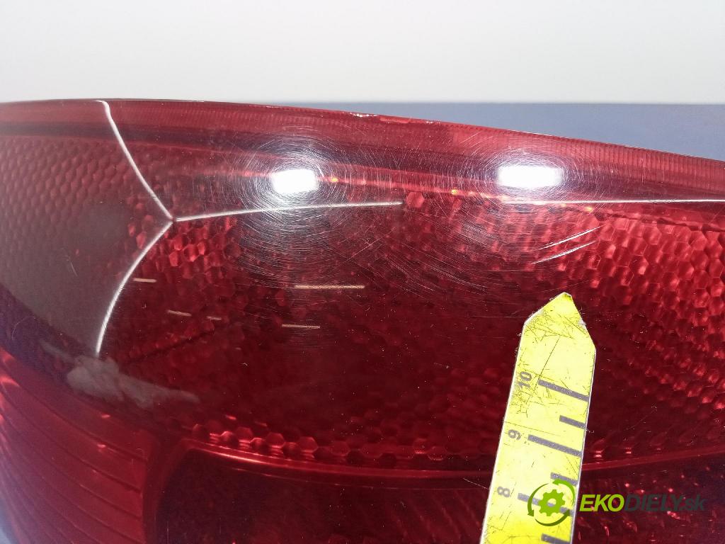 Audi A3 1.9 tdi 2004 světlo Zad: levá Mimo: 8P0945095