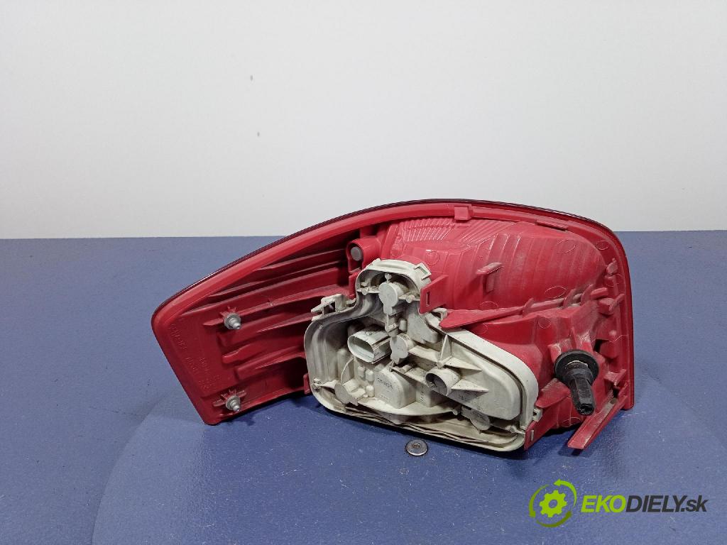 Audi A3 1.9 tdi 2004 světlo Zad: Práva: Mimo: 8P0945096