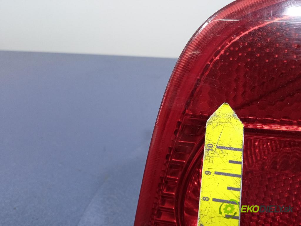 Audi A3 1.9 tdi 2004 světlo Zad: Práva: Mimo: 8P0945096