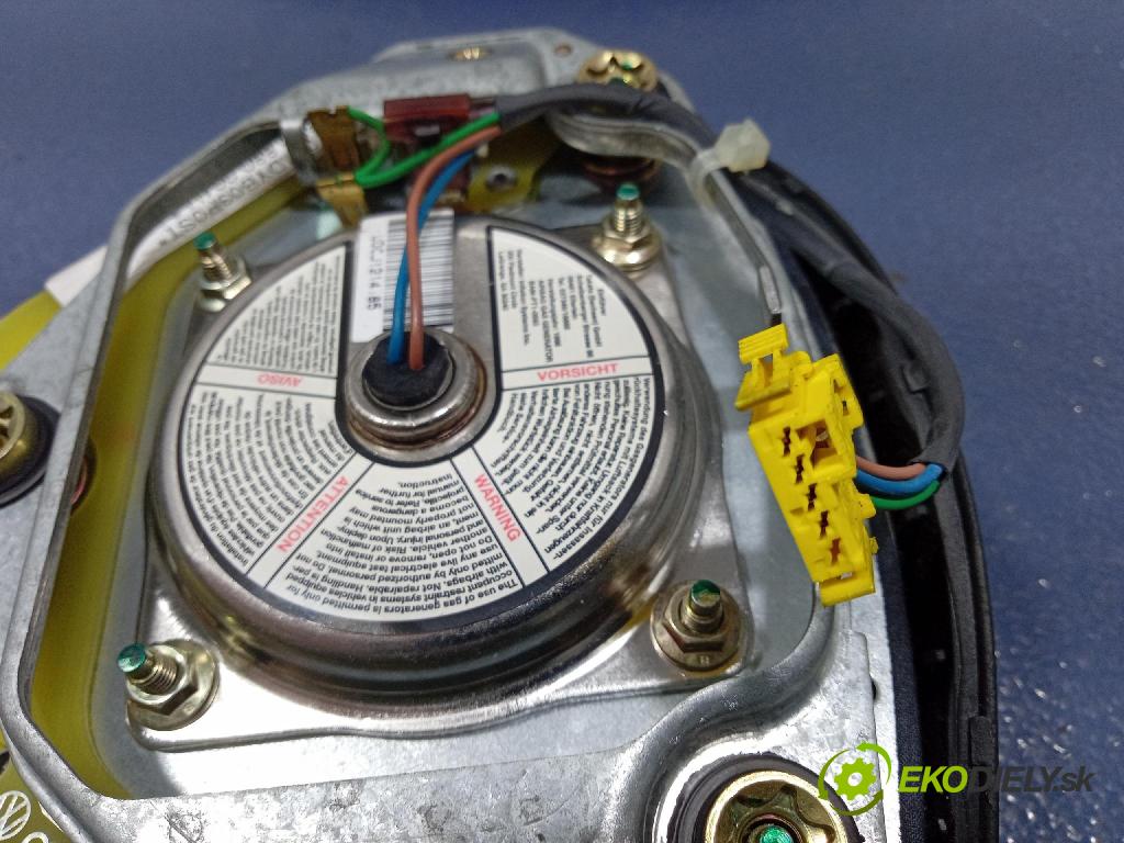 Audi A6 1999 volant 4BO124A