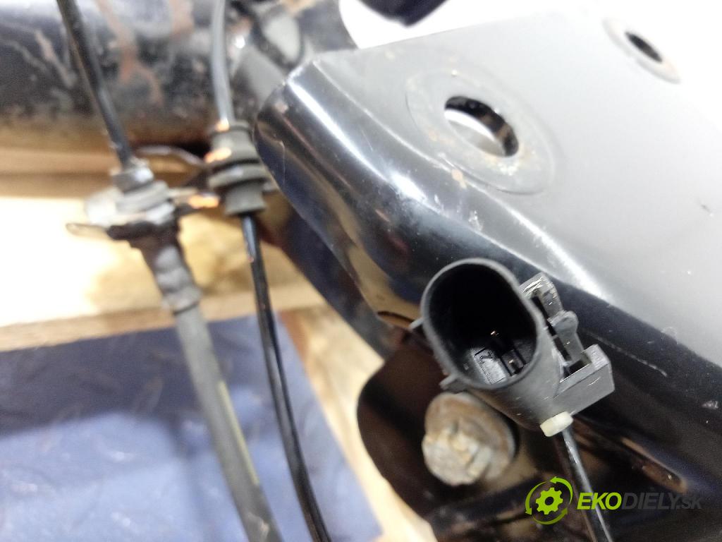 Fiat 500e 2015 výztuha Pozastavenia: Zad: 