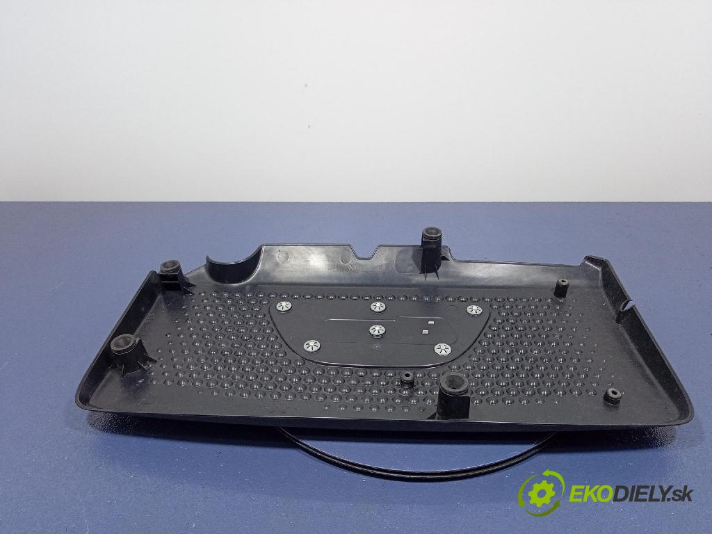 Fiat 500e 2015 kryt Motor: 05062096AD