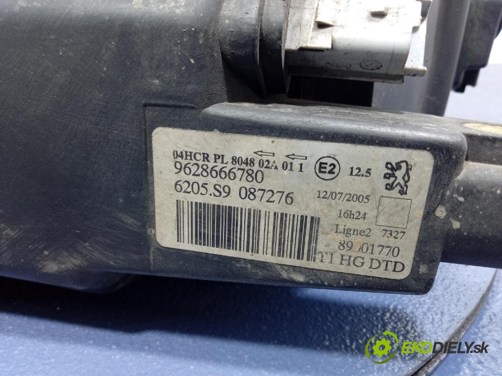 Peugeot 206 2005 světlo v pravo: 9628666780