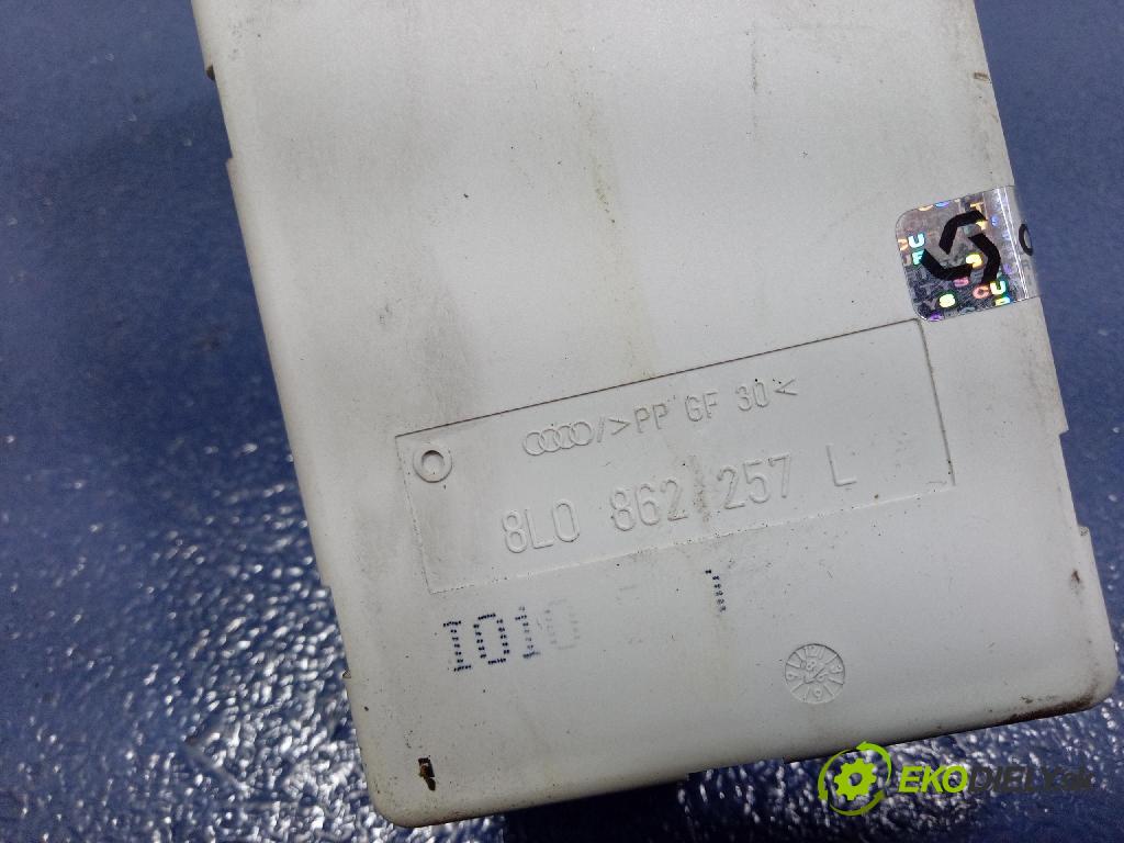 Audi A4 1999 pompa Centrálny: Zámok: 8L0862257L