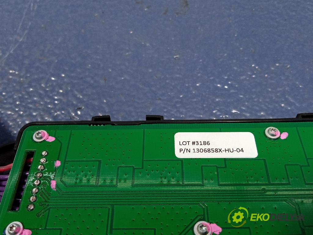 Fiat 500e 2015 displej Radio / GPS 1306858X