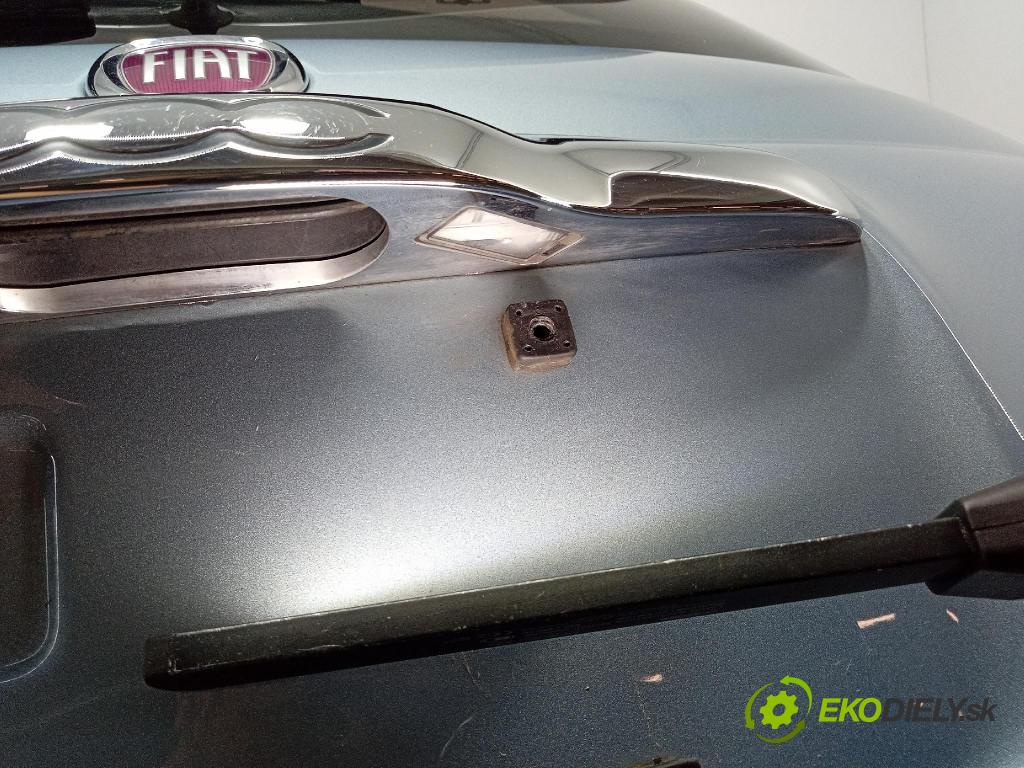 Fiat 500e 2015 zadní dveře kufra: kufr