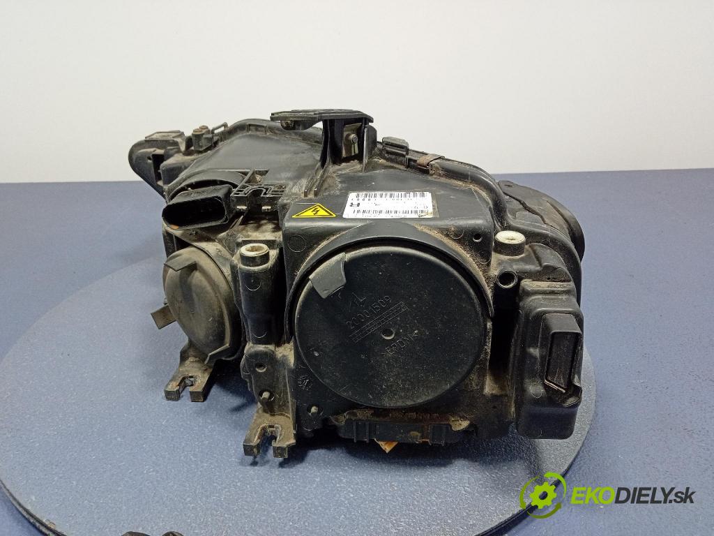Audi A4 2012 světlo v pravo: 8K0941006C