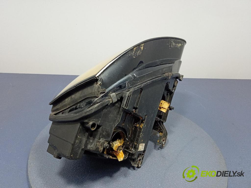 Audi A4 2012 světlo v pravo: 8K0941006C