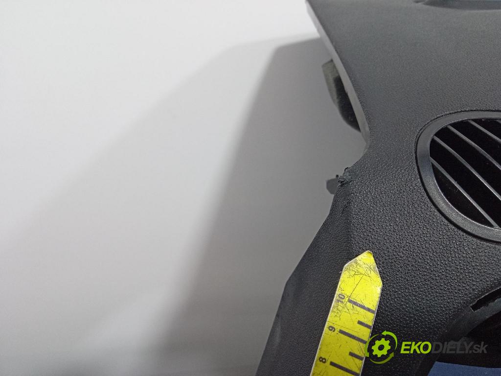 Fiat 500e 2015 kokpit,přistrojova deska 5LK39JXWAD