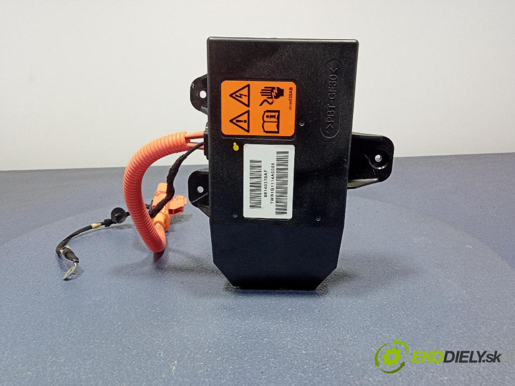 Fiat 500e 2015 radiátor 68140376AF