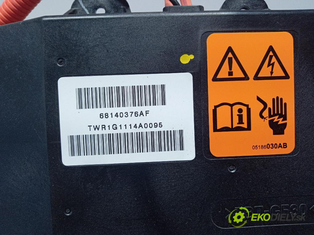 Fiat 500e 2015 radiátor 68140376AF