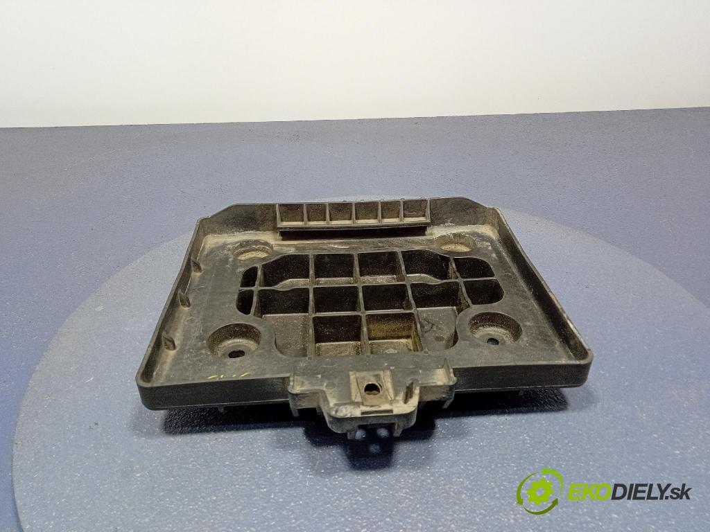 Fiat 500e 2015 Základ: Akumulatora: 68136778AC