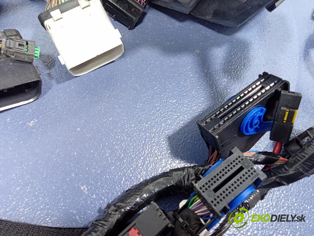 Fiat 500e 2015 instalace Elektrický: 68205204AB