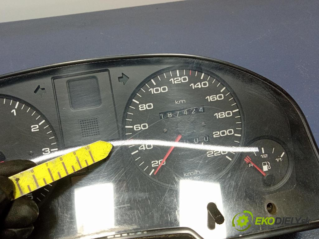 Audi 80 1992 Přístrojová deska 893919067AP