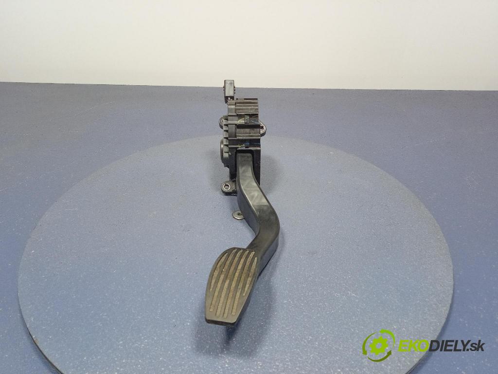 Fiat 500e 2015 pedal Plyn: 68073429AB