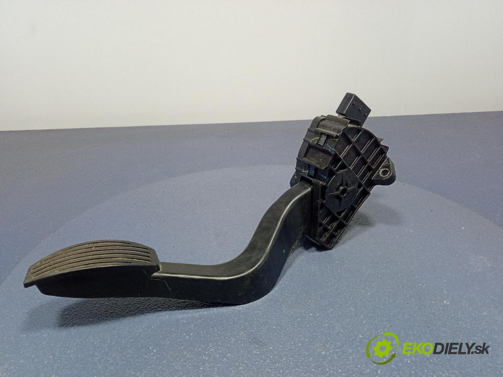 Fiat 500e 2015 pedal Plyn: 68073429AB