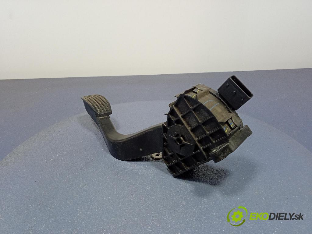 Fiat 500e 2015 pedal Plyn: 68073429AB