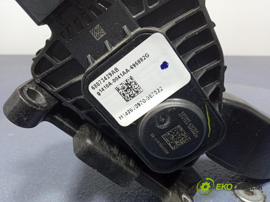 Fiat 500e 2015 pedal Plyn: 68073429AB