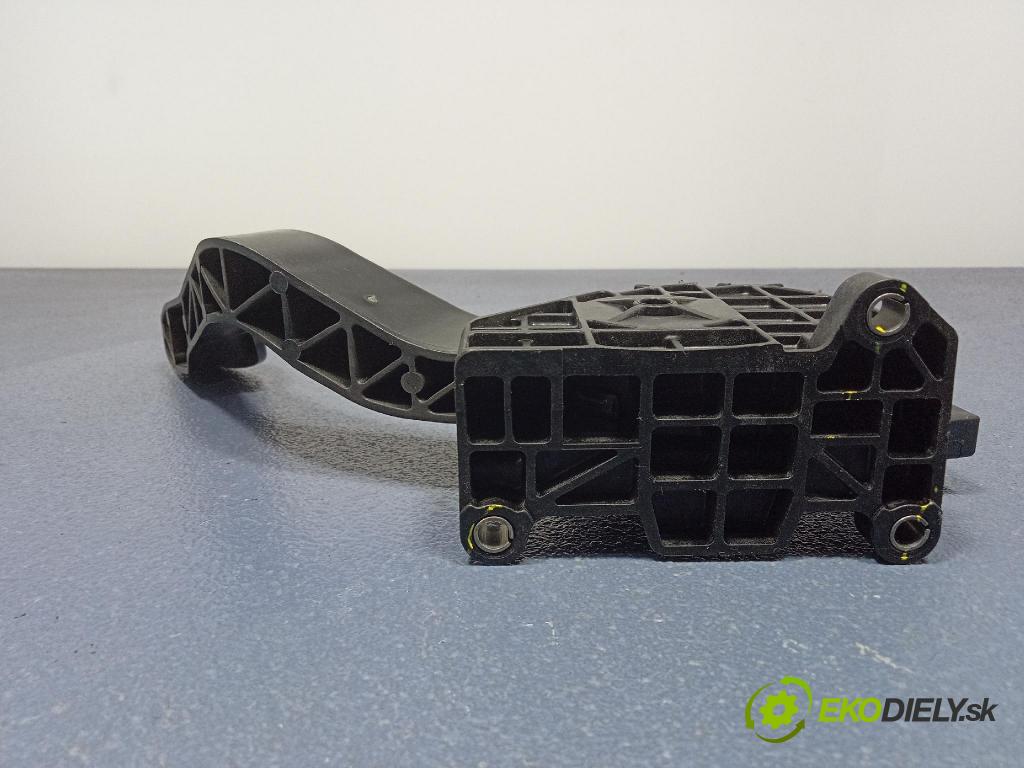 Fiat 500e 2015 pedal Plyn: 68073429AB