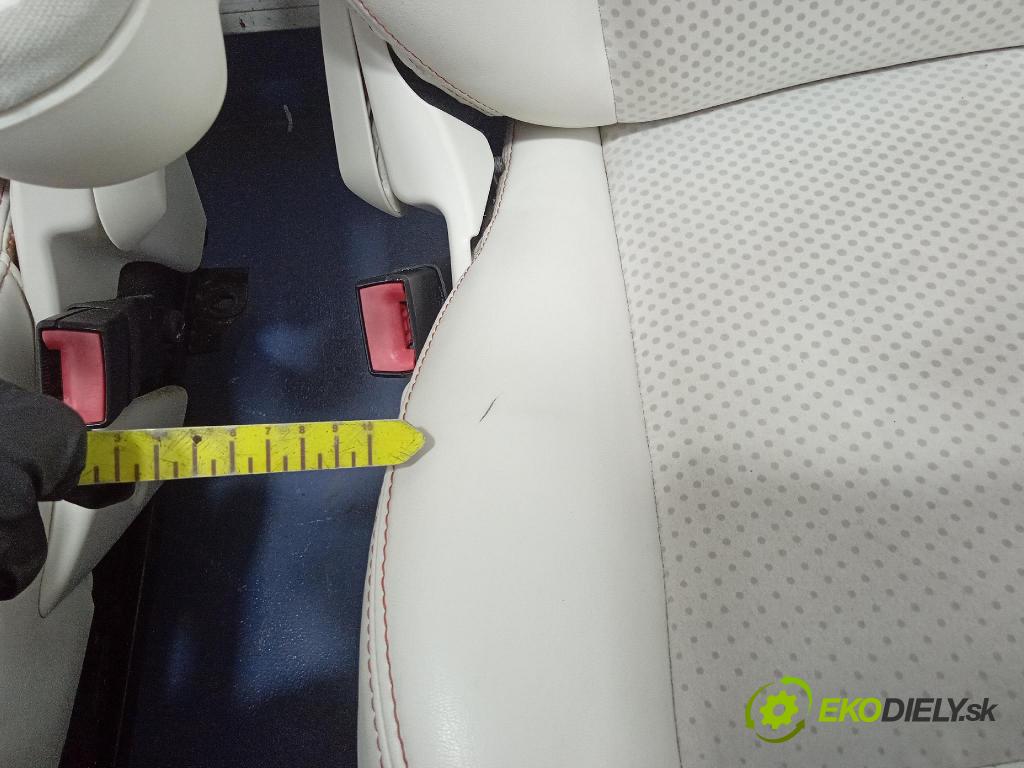 Fiat 500e 2015 sedačke: Soubor.
