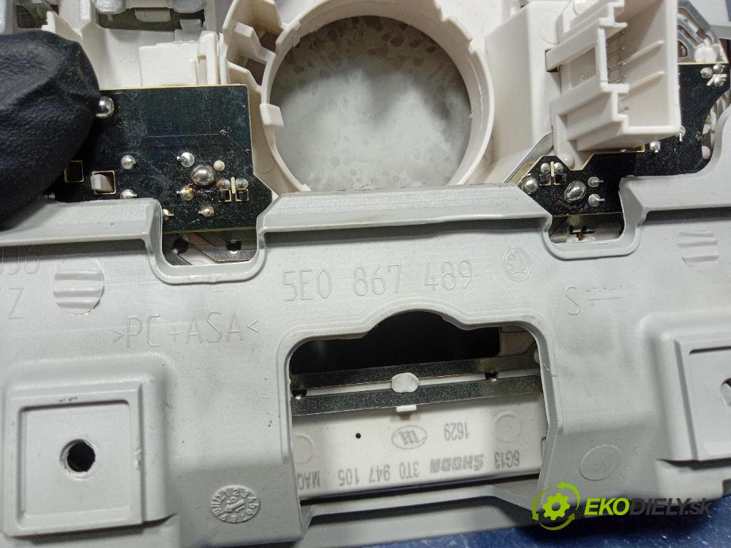 Skoda Octavia 2016 Lampy Uvnitř 5E0867489