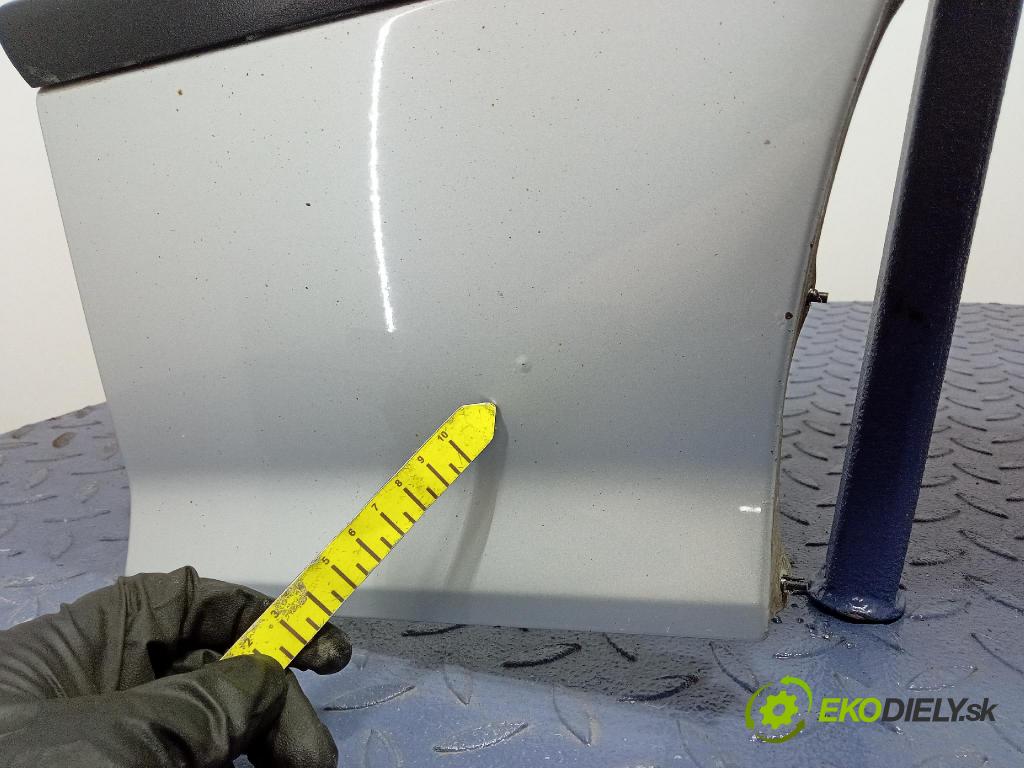 Bmw Seria 3 2004 blatnik před v pravo: