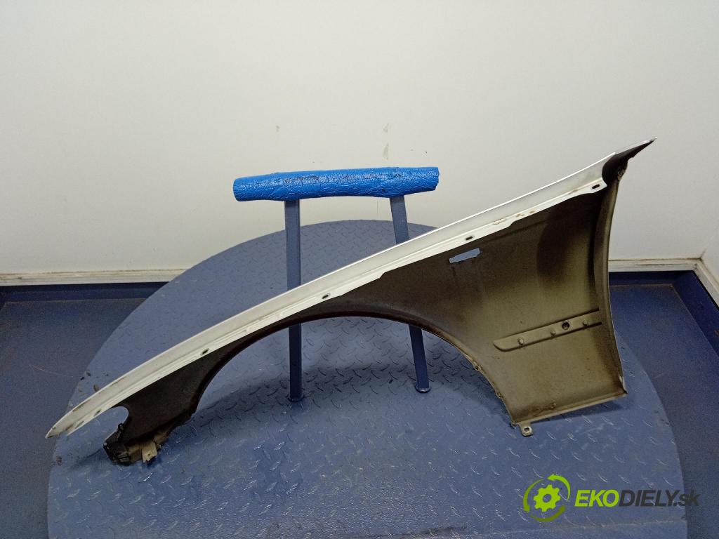 Bmw Seria 3 2004 blatnik před v pravo: 