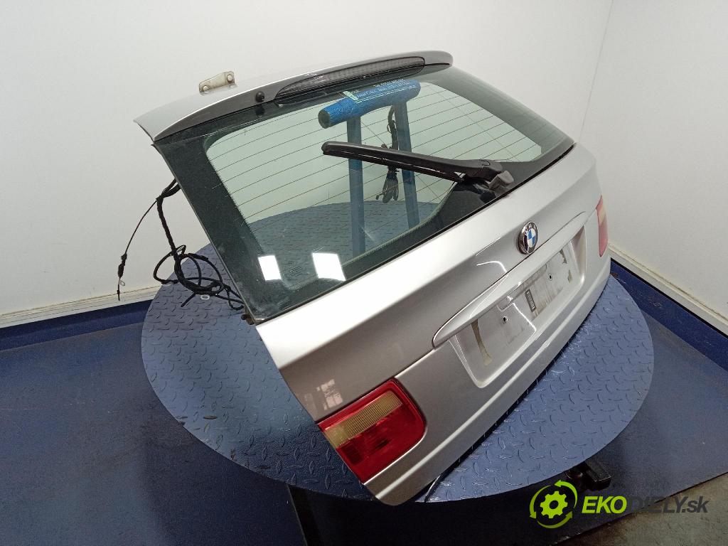 Bmw Seria 3 2004 zadní dveře kufra: kufr