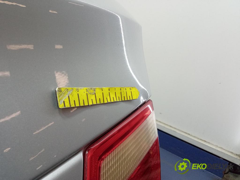 Bmw Seria 3 2004 zadní dveře kufra: kufr