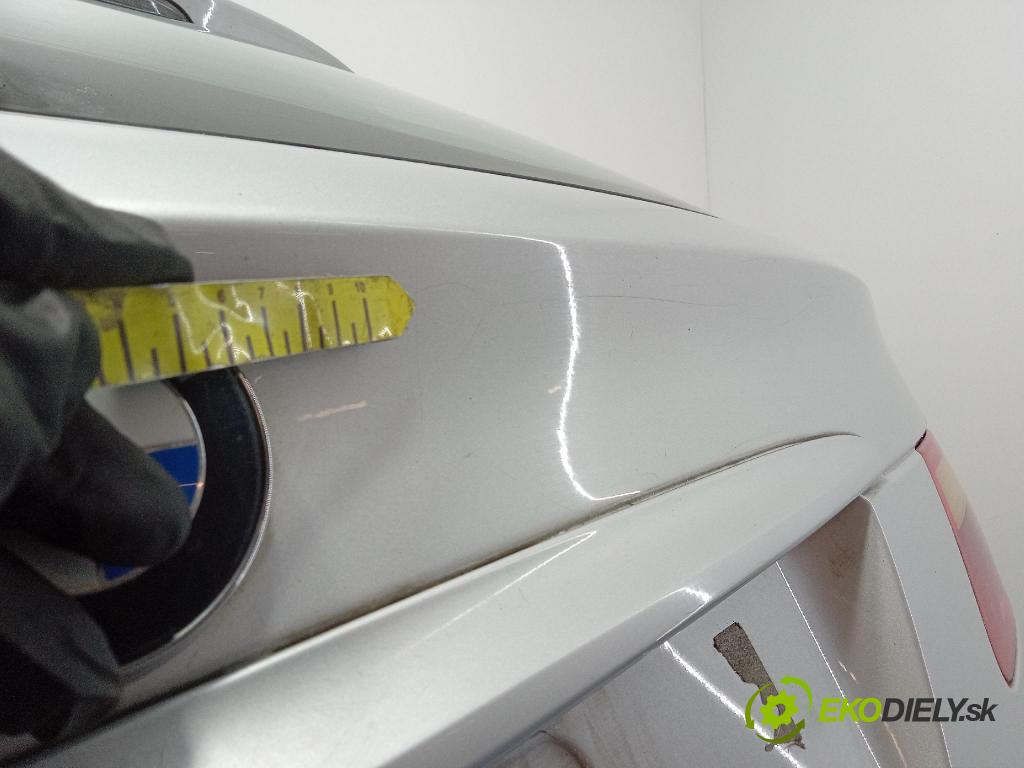 Bmw Seria 3 2004 zadní dveře kufra: kufr