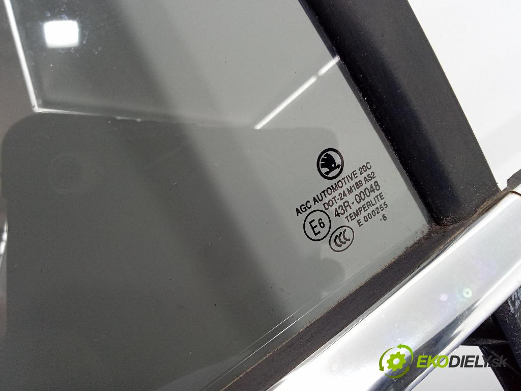 Skoda Octavia 2016 sklo dveře Zad: Práva: 5E5845214