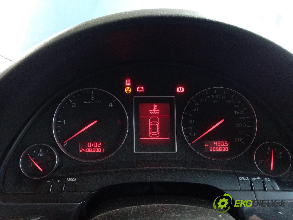 Audi A4 2002 Přístrojová deska 8E0920900G