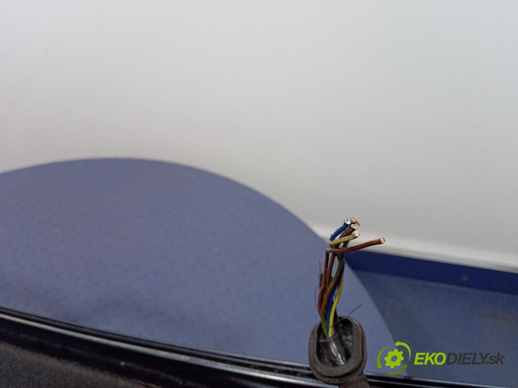Volkswagen Passat 2002 zadní dveře kufra: kufr