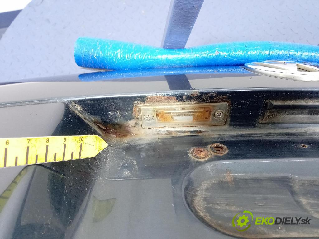Volkswagen Passat 2002 zadní dveře kufra: kufr
