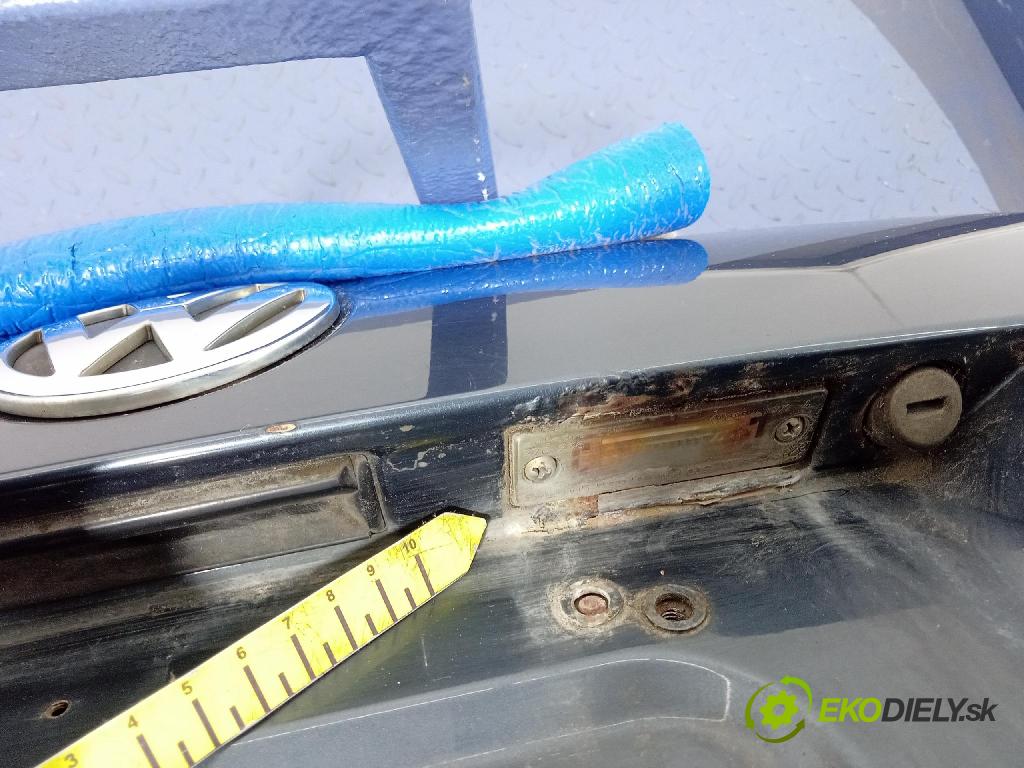 Volkswagen Passat 2002 zadní dveře kufra: kufr 
